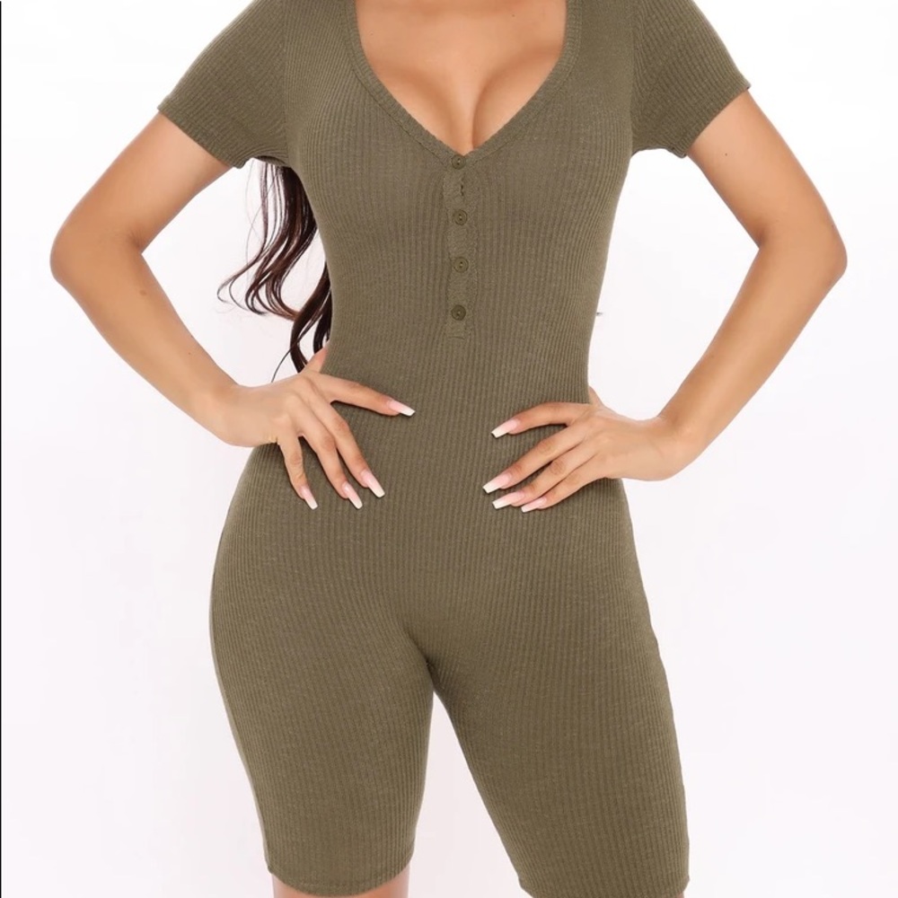 💚 Green Romper💚🦋